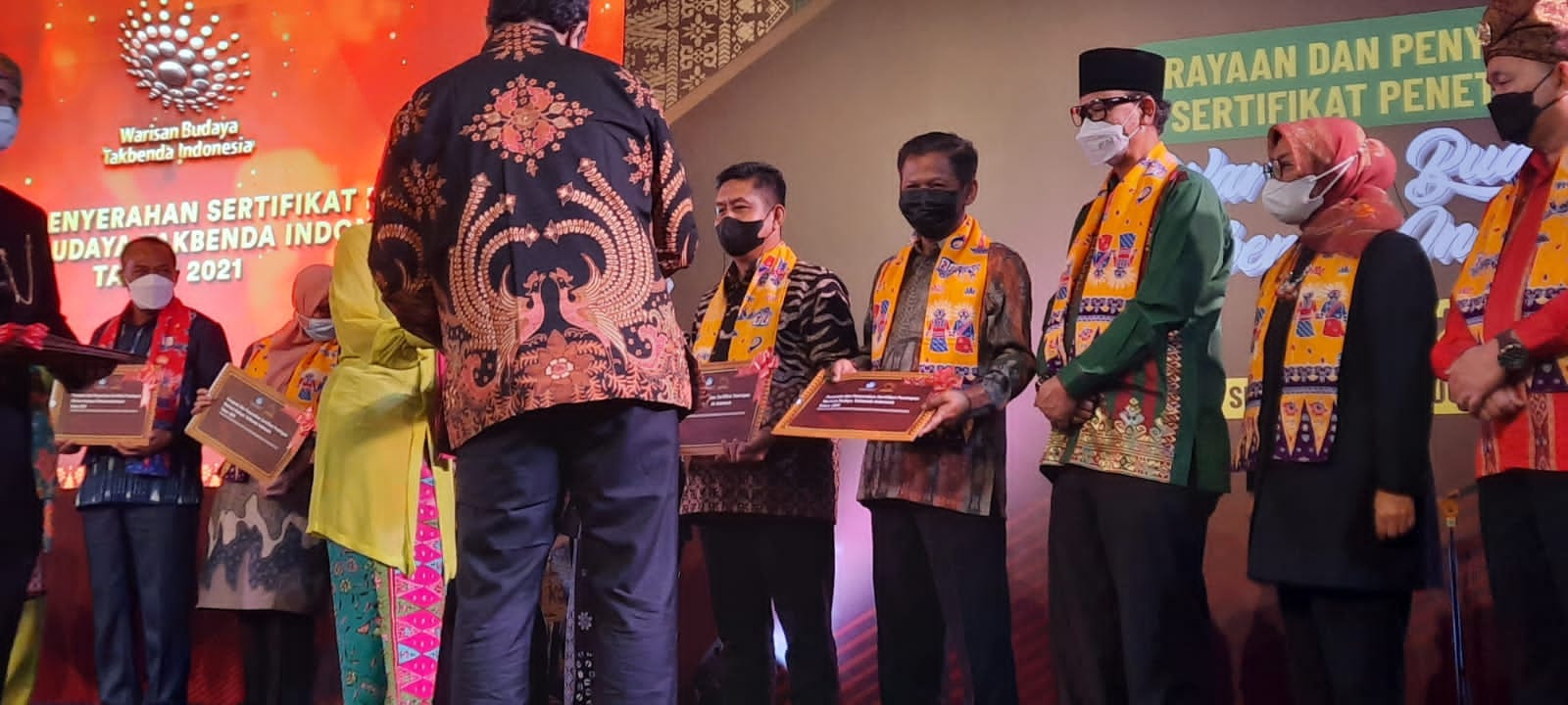 Penyerahan Sertifikat Penetapan Warisan Budaya Takbenda Indonesia 2021 dari Kementerian Pendidikan dan Kebudayaan RI