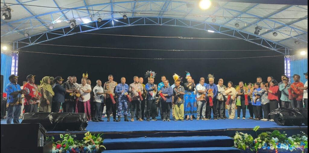 Tutup Pra FDS XV, Bupati Yunus Wonda: Jaga Budaya, Kembangkan Pariwisata Lokal Kabupaten Jayapura
