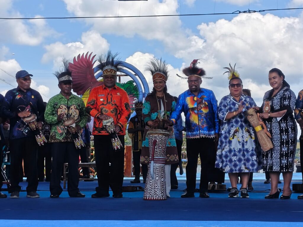 Wamenpar RI Membuka Festival Danau Sentani (FDS) Ke-XV Tahun 2026