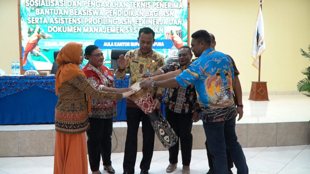 Pemkab Jayapura Sosialisasikan Beasiswa Pendidikan dan Penguatan Manajemen ASN