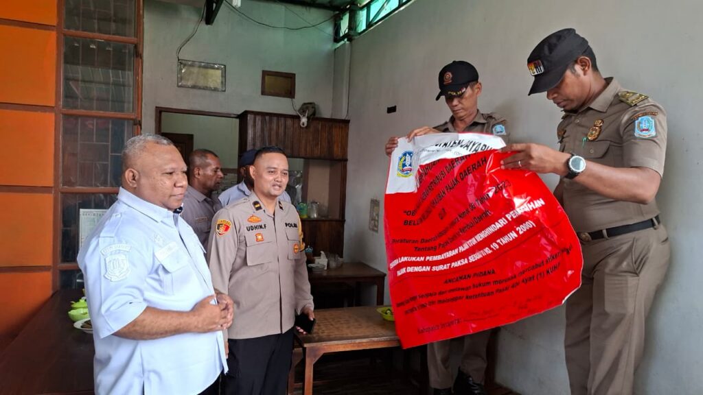 Stiker KPK Bakso Bunda Dicabut, Bappenda Jayapura Yang Bandel Kembali Ditertibkan