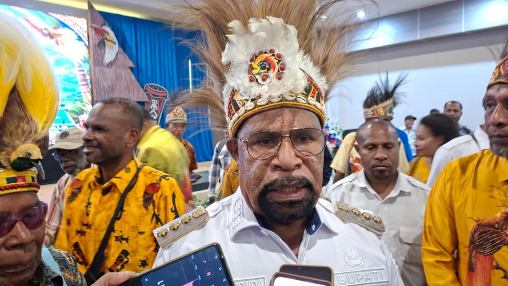 Bupati Yunus Wonda Tegaskan Anak Cucu Jangan Jadi Pendatang di Tanah Sendiri